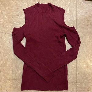 Form-fitting Bare Shoulder Blouse